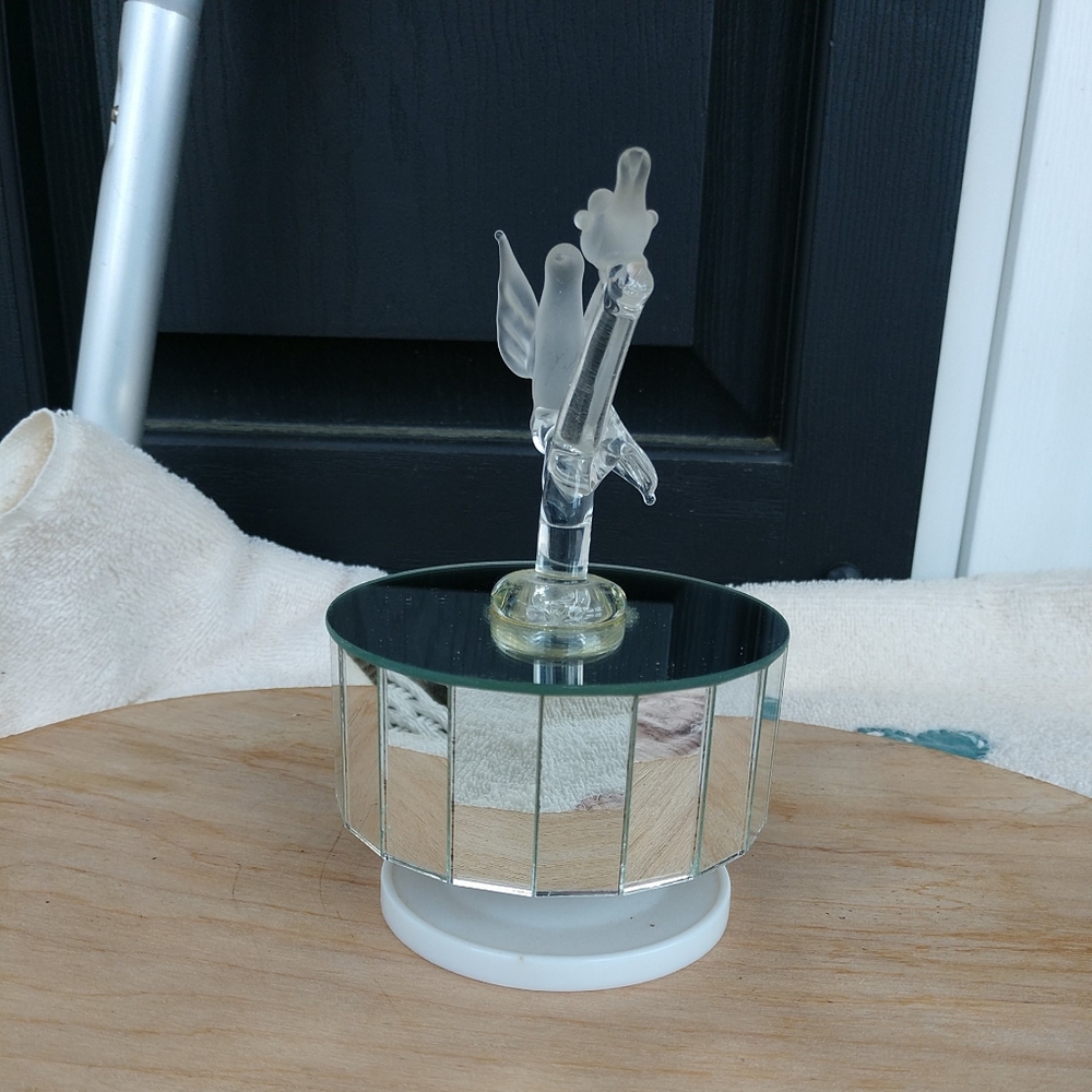 MUSIC BOX Plays Love Story Beautiful Birds Mirrored on Limb with Perching Birds - Picture 6 of 8